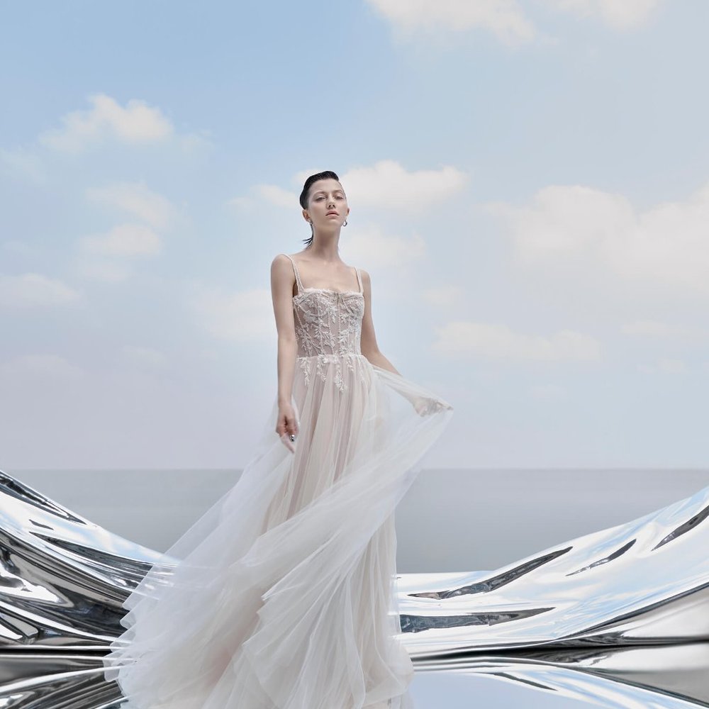 NEVER WORN: WEDDING DRESS